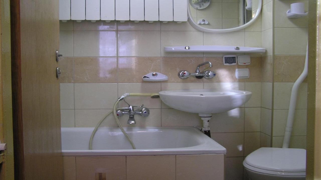 P4c Klimatyzacja Netflix Kawalerka Mala Halczyna 9-2 Centrum 5 Przystankow Parkowanie Bezplatne Apartment